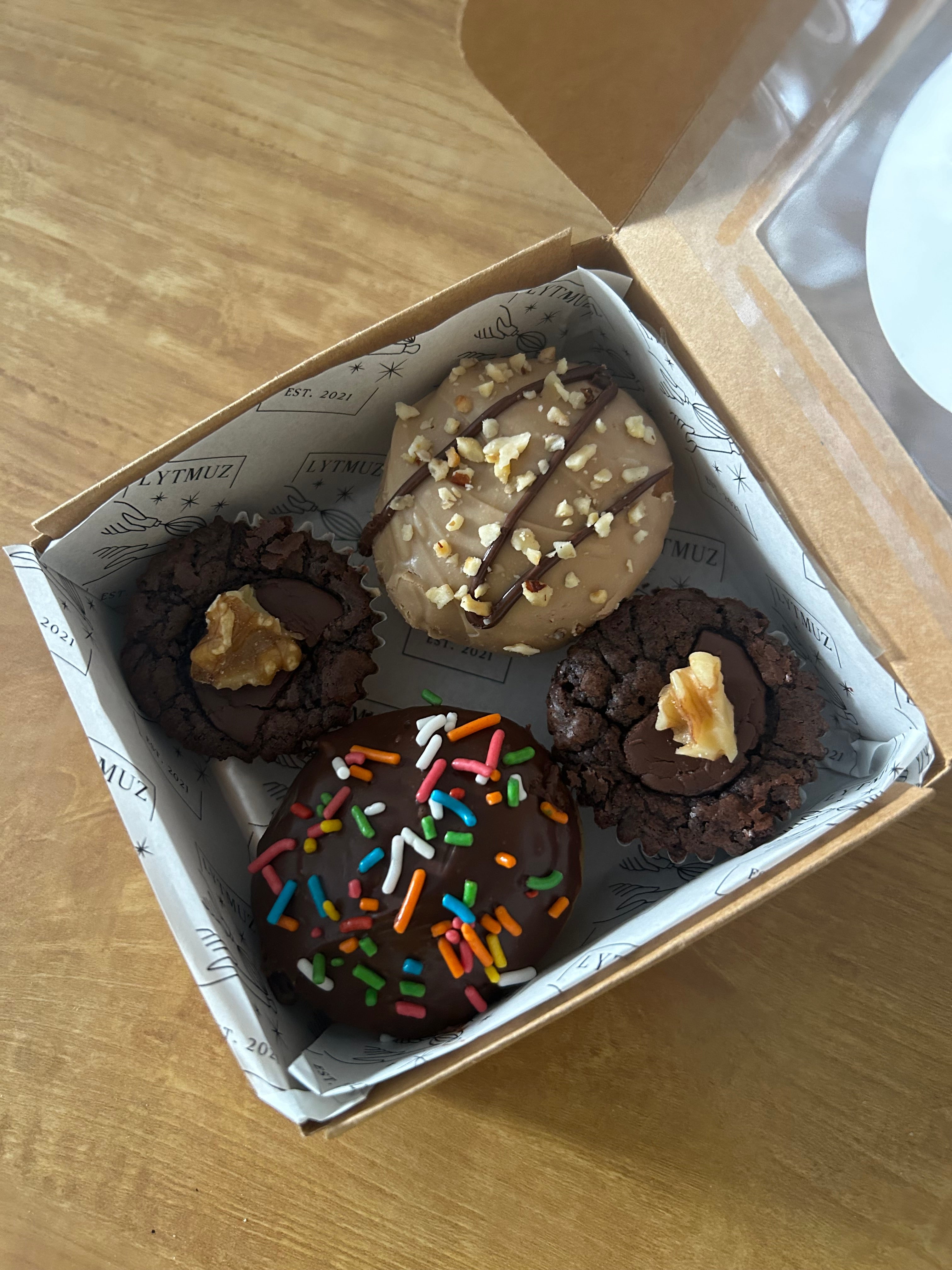 A Gift Box - Two Donuts & Two Brownies (Min. 10 boxes)