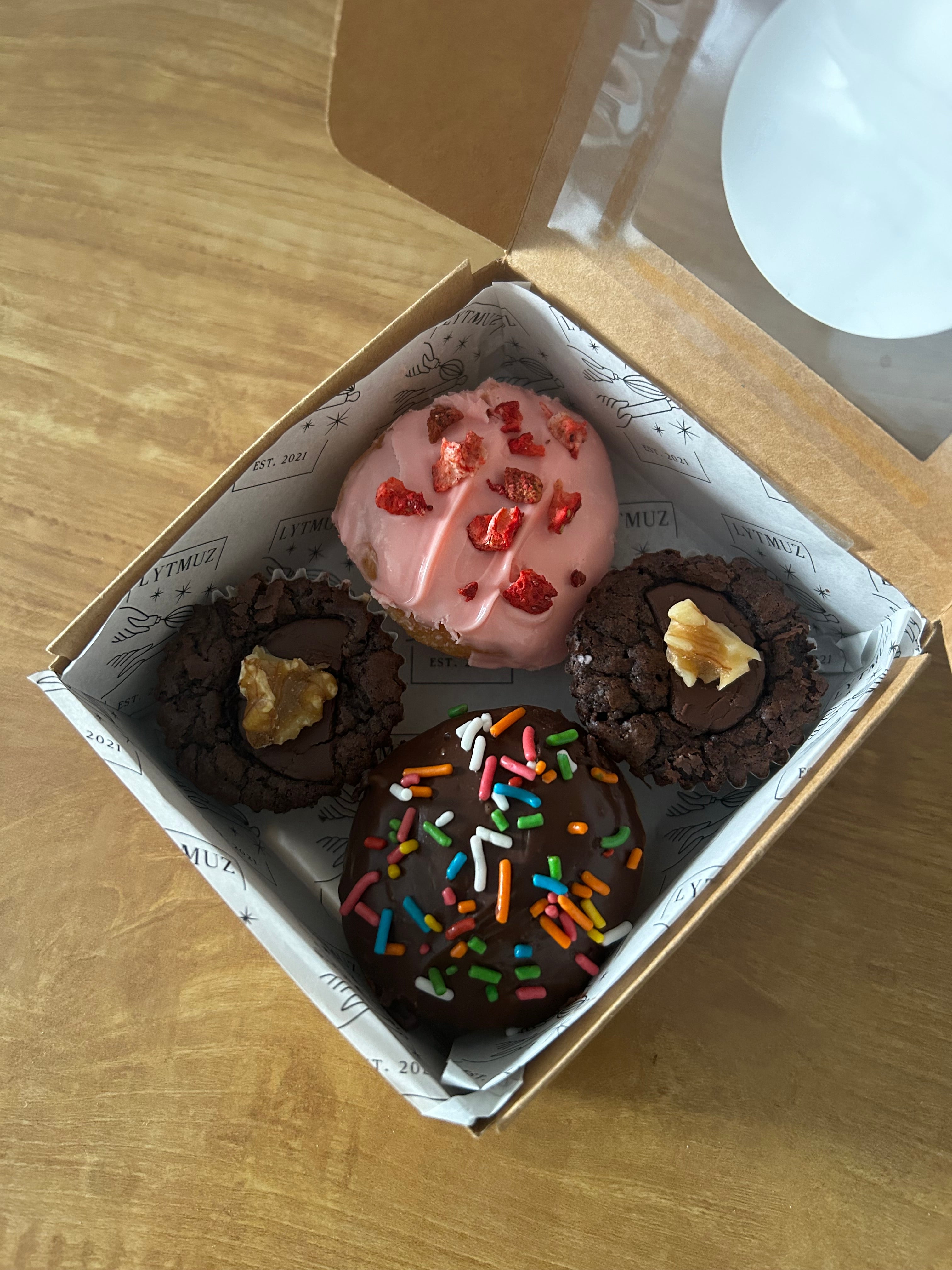 A Gift Box - Two Donuts & Two Brownies (Min. 10 boxes)