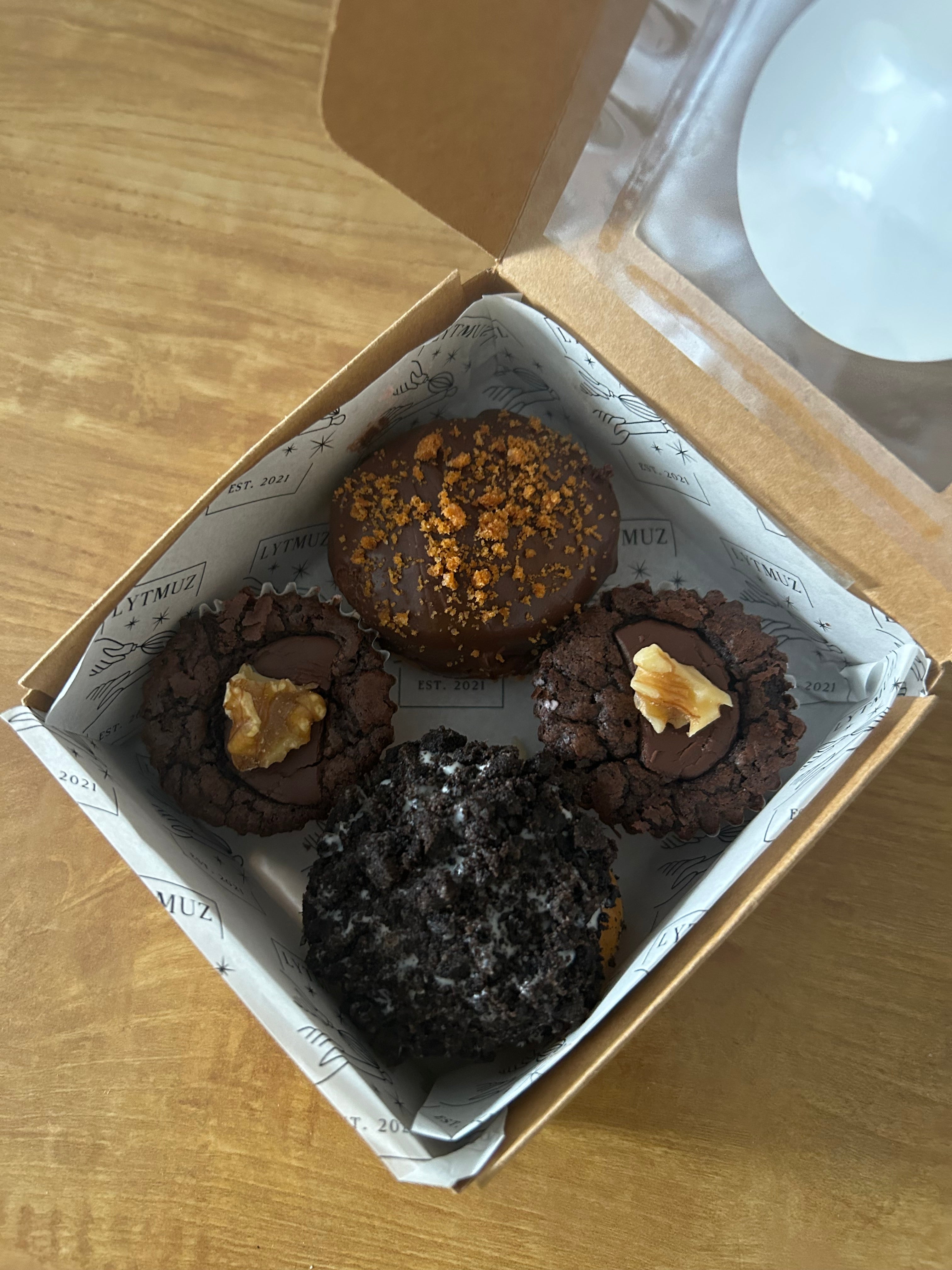 A Gift Box - Two Donuts & Two Brownies (Min. 10 boxes)